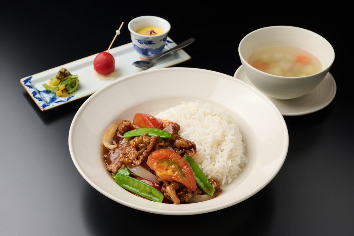 牛肉トマトのせごはん