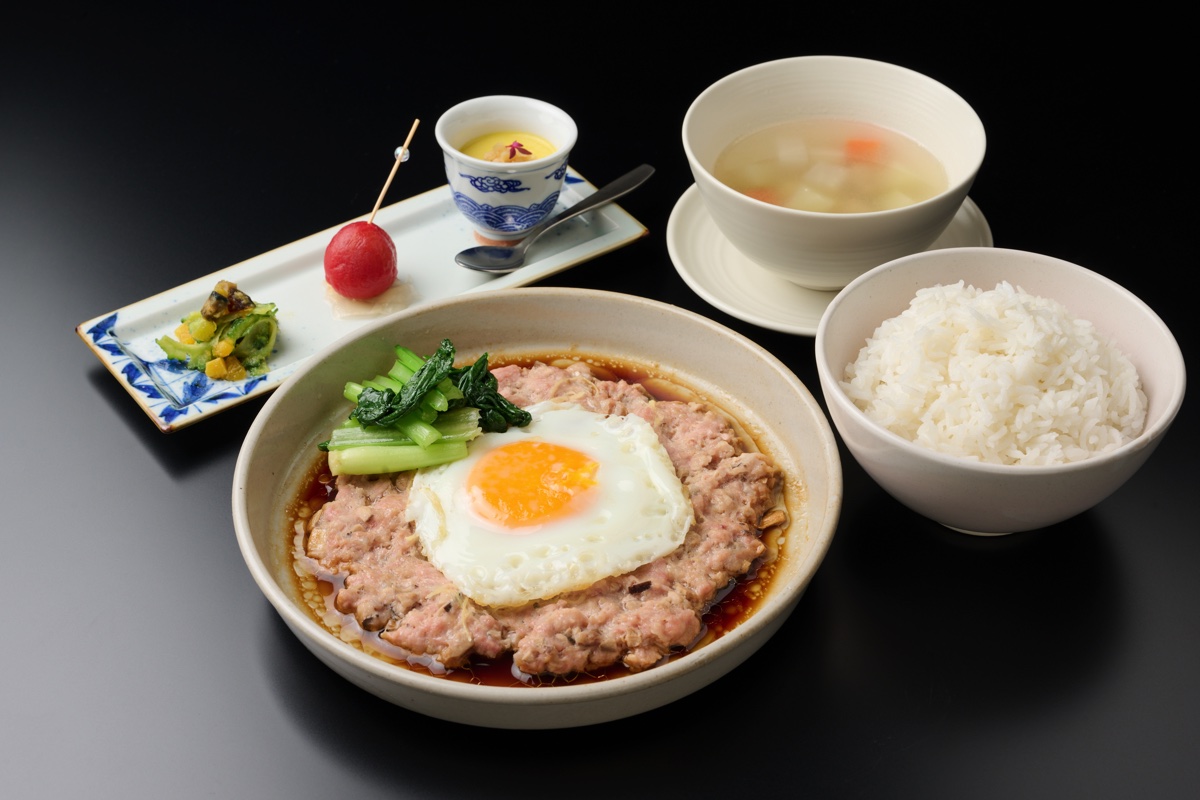 塩漬魚の蒸しハンバーグ