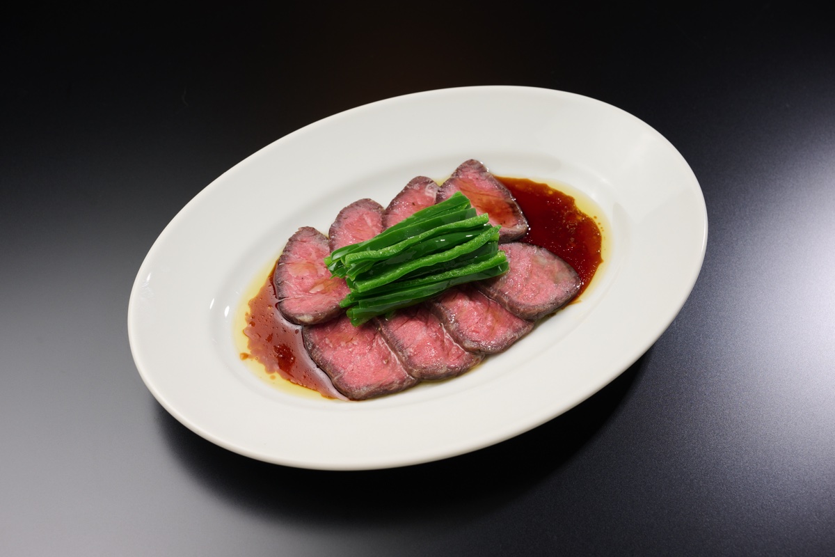 和牛もも肉のロースト ハチミツ黒胡椒ソース