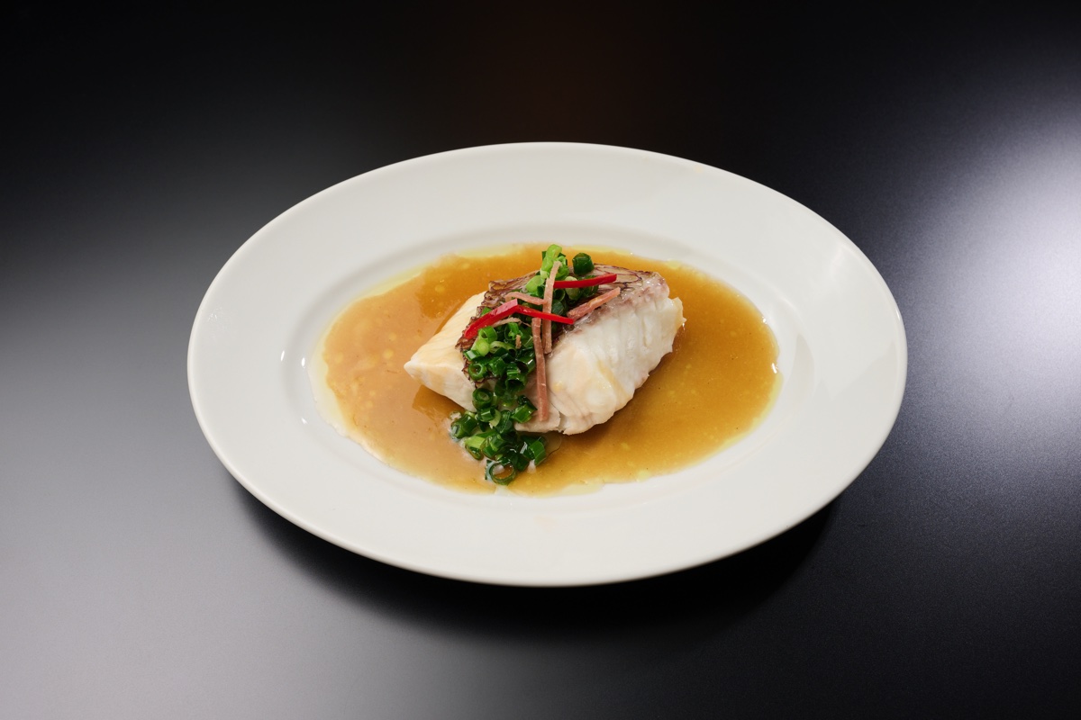 ”清蒸魚”【金華ハムと鶏油紹興酒】